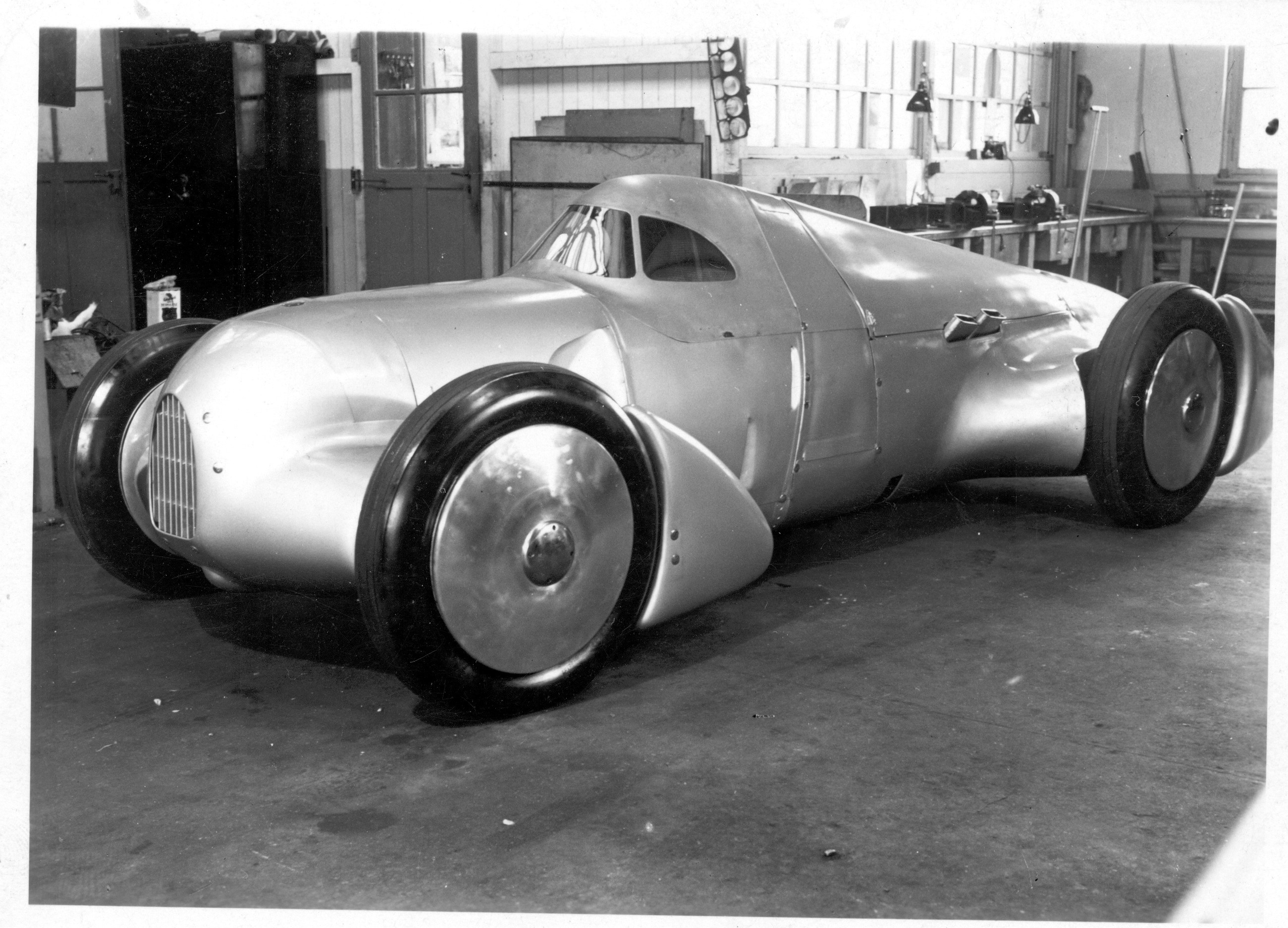 The later record-breaking car  Auto Union Lucca  in the workshop of the racing department in Zwickau.