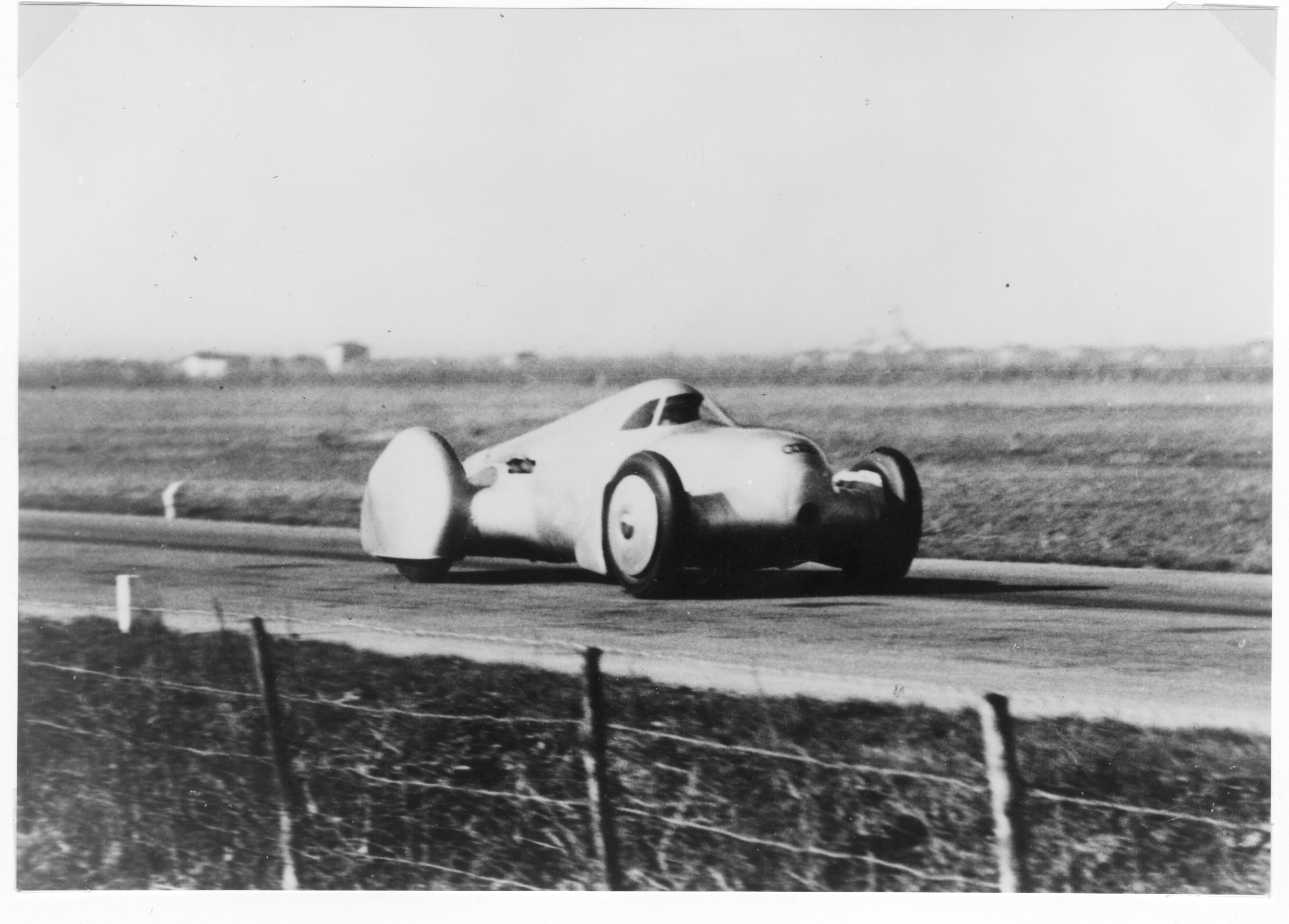 The Lucca car during the record runs in Italy (14-15 February 1935).