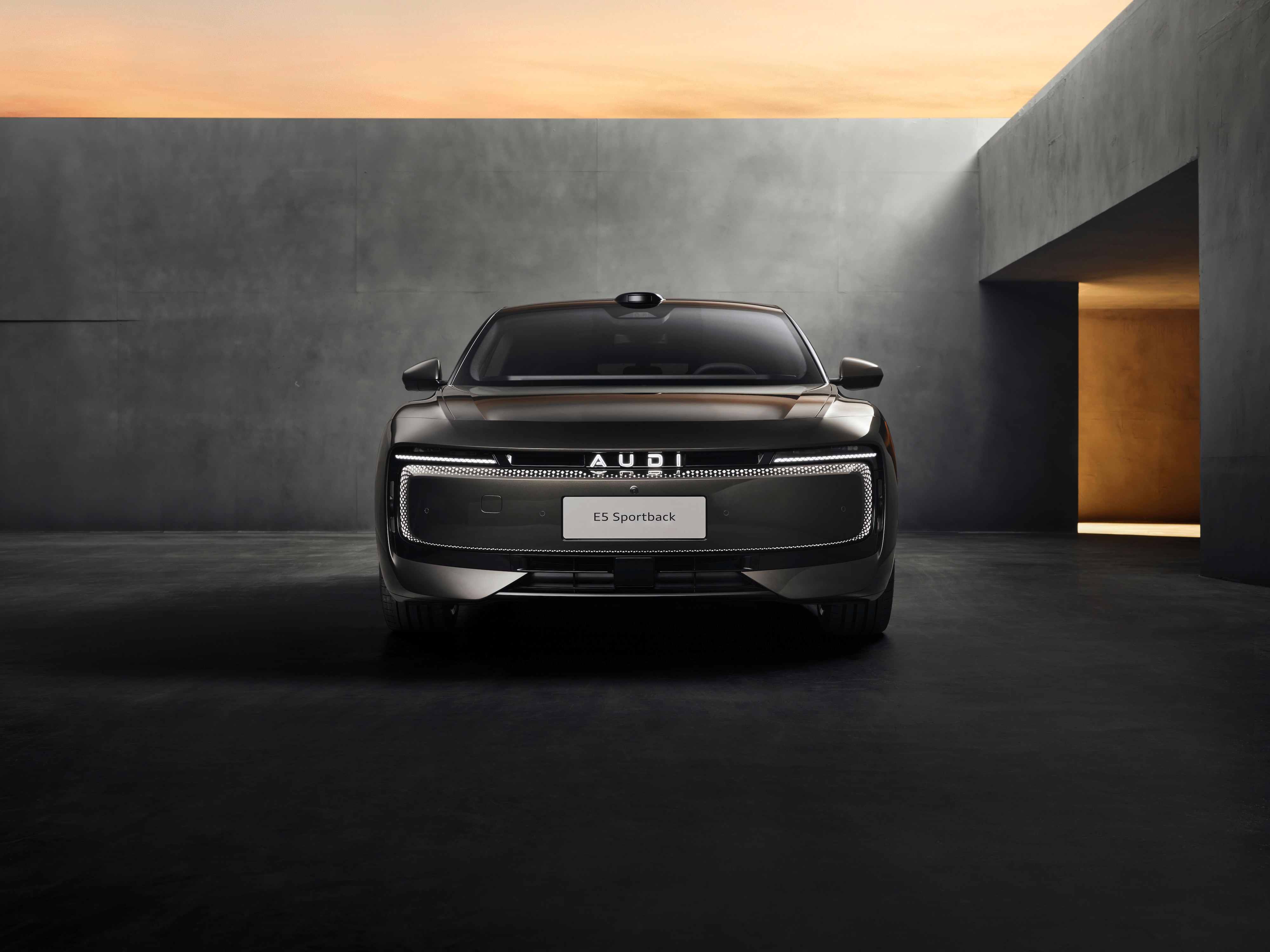 8. 奥迪E5 Sportback前后环形格栅灯